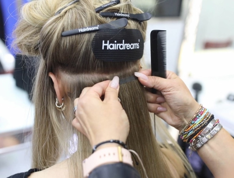 Application of the Hairdreams Quikkies Tape-Extensions