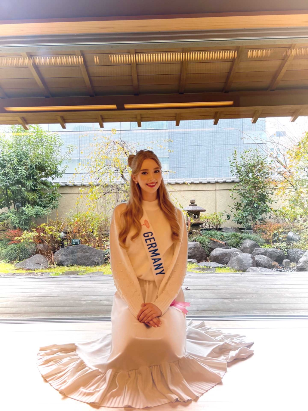 Jasmin with beautiful Hairdreams hair in Japan